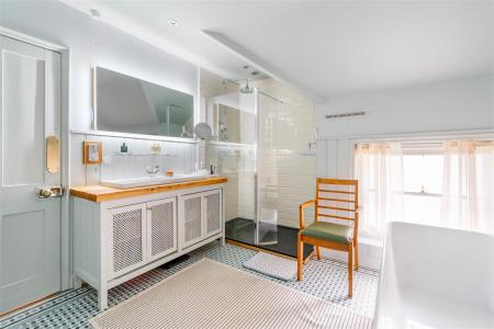 Bedroom2-2.jpg