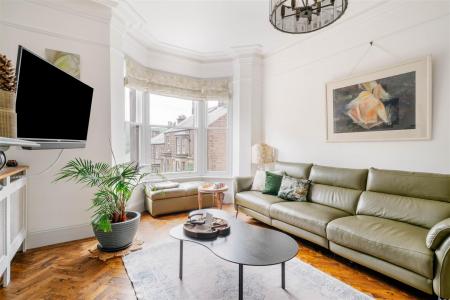Living Room-3.jpg