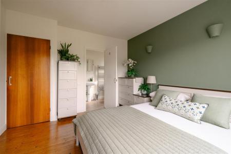 Bedroom3-3.jpg