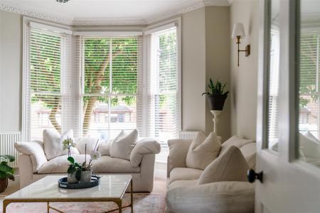 Living Room-5.jpg