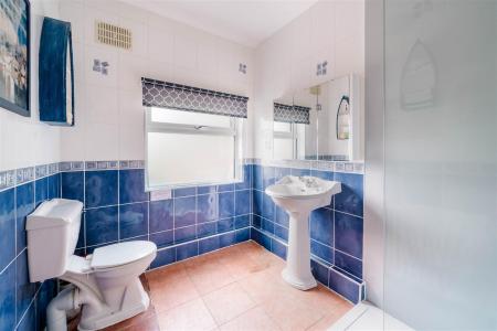 Bathroom.jpg