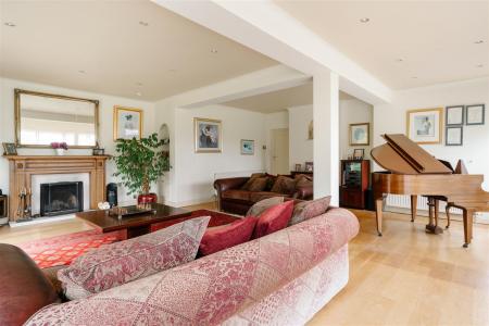 Living Room-4.jpg