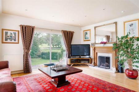 Living Room-3.jpg