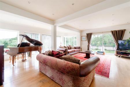 Living Room.jpg