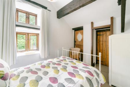 Holiday Let 1-4.jpg