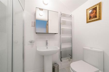 Holiday Let 1-6.jpg