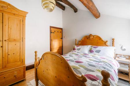 Holiday Let 2-5.jpg