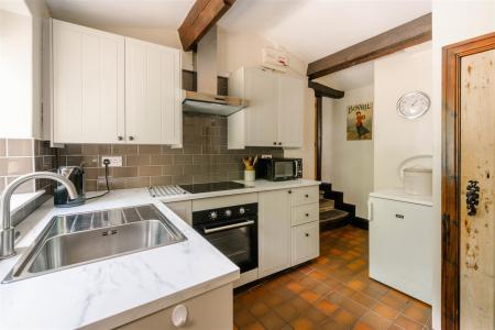 Holiday Let 1-12.jpg