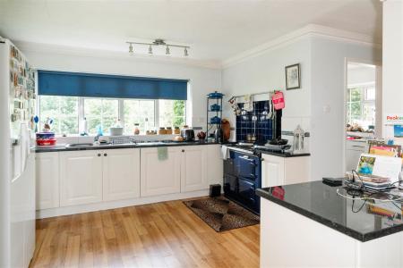 Kitchen - DIner-3.jpg