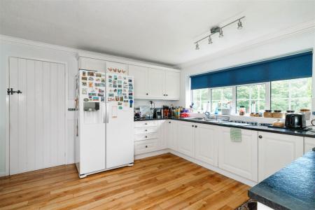 Kitchen - DIner.jpg