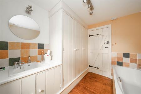 Bathroom2-3.jpg