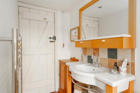Bathroom1-4.jpg