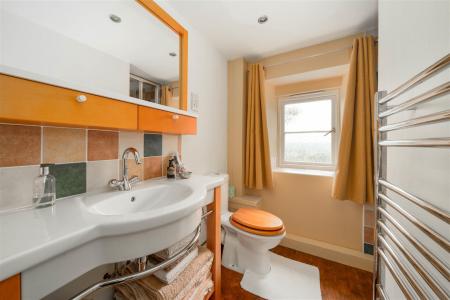 Bathroom1-2.jpg