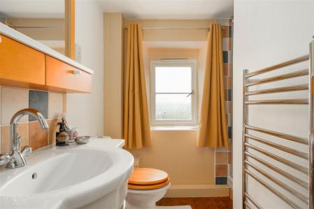 Bathroom1.jpg