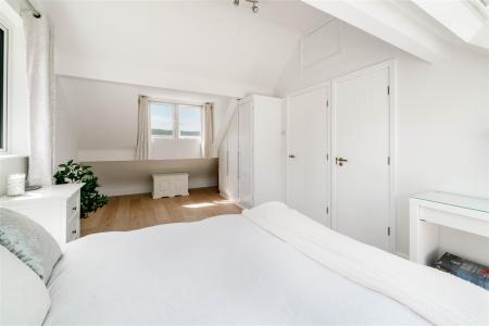 Bedroom4-3.jpg