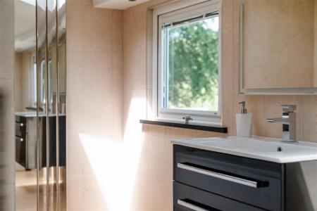 Bathroom-4.jpg