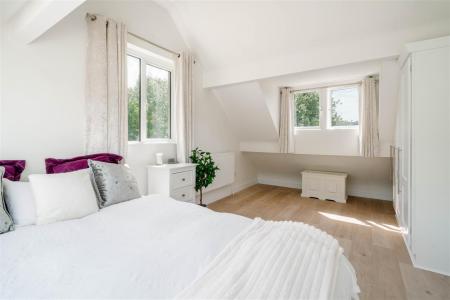 Bedroom4-4.jpg