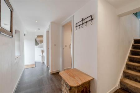 Holiday Let 1-5.jpg