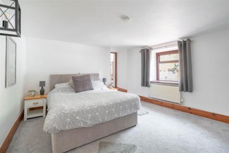 Holiday Let 3-27.jpg