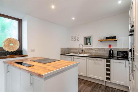 Holiday Let 1-10.jpg