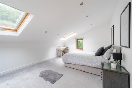 Holiday Let 3-25.jpg