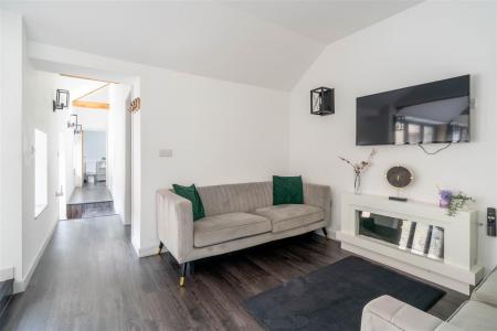 Holiday Let 2-7.jpg