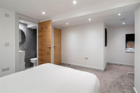 Holiday Let 1-7.jpg