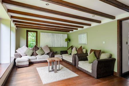 Holiday Let 3-4.jpg
