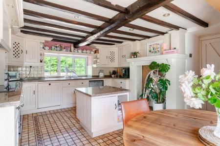 Kitchen-5.jpg