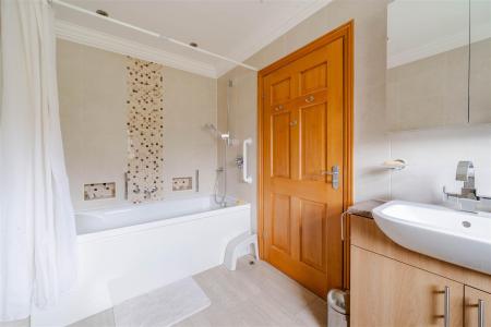 Main Bedroom-4.jpg