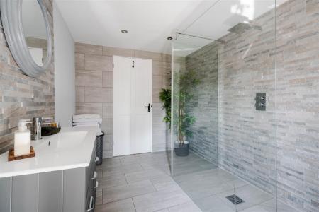Bathroom-3.jpg