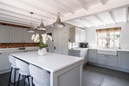 Kitchen-6.jpg