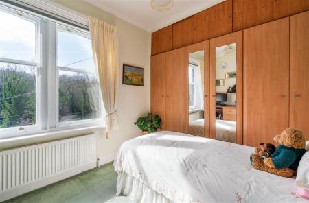 Bedroom2-2.jpg