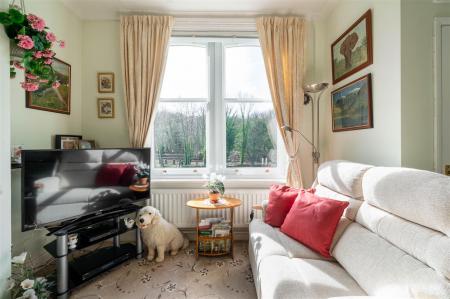Living Room-5.jpg