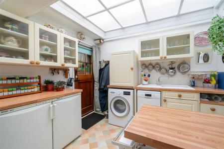 Kitchen-5.jpg