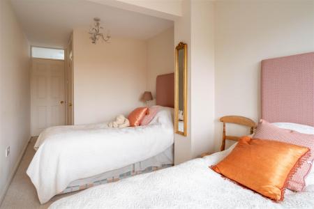 Bedroom3-2.jpg