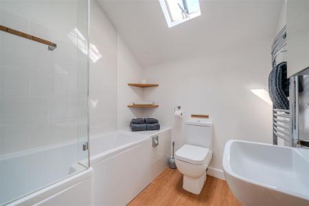 Holiday Let 1-7.jpg