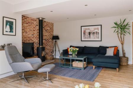 Living Room-7.jpg