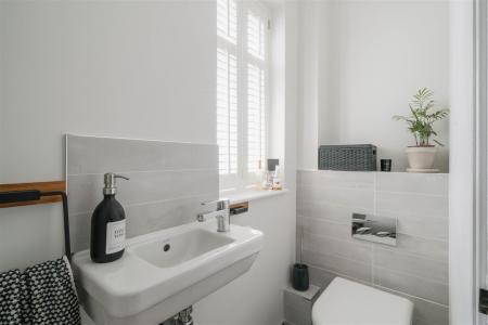 Toilet.jpg