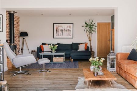 Living Room-6.jpg