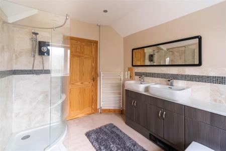 Bathroom-3.jpg