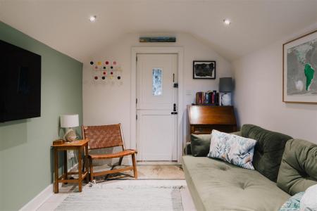 Outbuilding-2.jpg