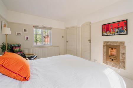 Bedroom1-3.jpg