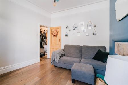 Living Room-2.jpg