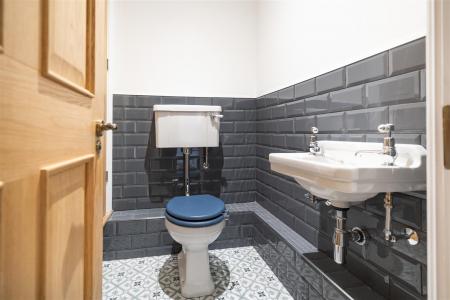 Toilet.jpg