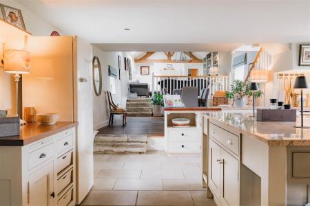 Kitchen-8.jpg