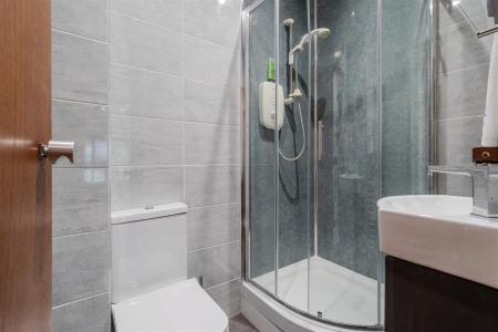 Bathroom 1.jpg