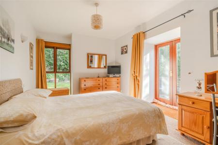 Bedroom 2-2.jpg
