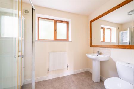 Bedroom4-3.jpg