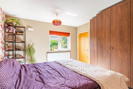Bedroom1-3.jpg